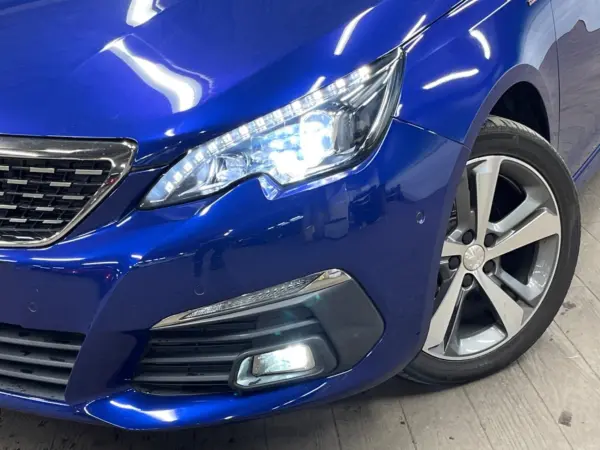 Peugeot 308 GT Line Blue HDi Diesel Turbo Special Edition Driver Sport Pack Adaptive Cruise Control Half Leather Seat Apple CarPlay Backup Camera Park Assist Blind Spot Assist Lane Assist Non-Smoker (Magnetic Blue) — photo 8
