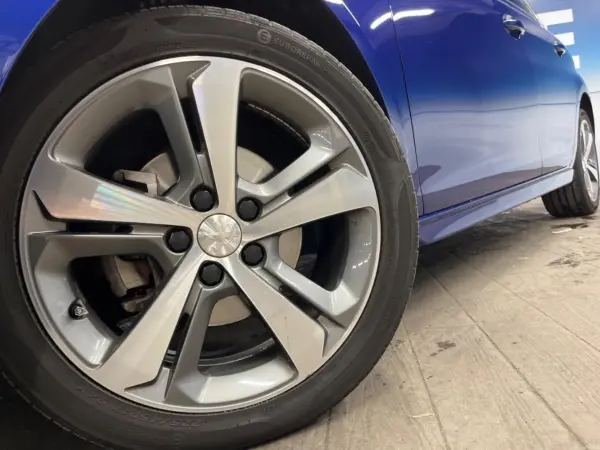 Peugeot 308 GT Line Blue HDi Diesel Turbo Special Edition Driver Sport Pack Adaptive Cruise Control Half Leather Seat Apple CarPlay Backup Camera Park Assist Blind Spot Assist Lane Assist Non-Smoker (Magnetic Blue) — photo 9