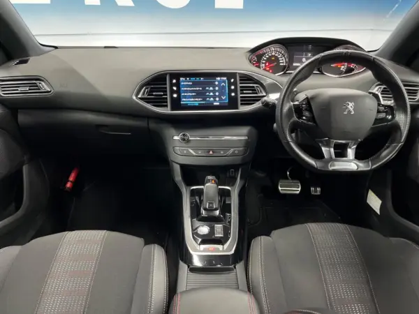 2019 Peugeot 308 — photo 2