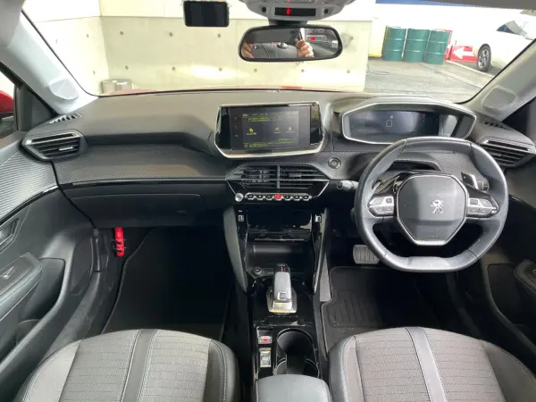 2020 Peugeot 208 — photo 2