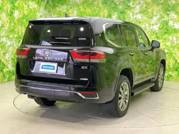 2024 Toyota Landrcuiser 300 — photo 3
