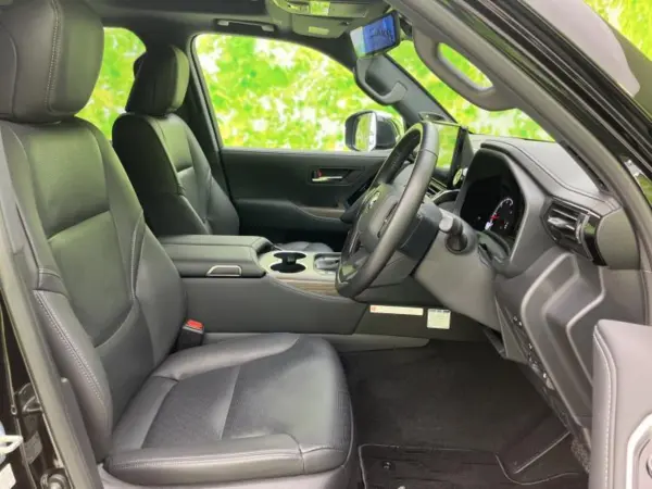 Toyota Land Cruiser 300 3.3 ZX Diesel Turbo 4WD Sunroof/JBL/12.3-inch Memory Navigation/Collision Safety/Seat Heater/Multi-Terrain Monitor/Lane Departure Prevention/Full Leather/Power Back Door (Black) — photo 7