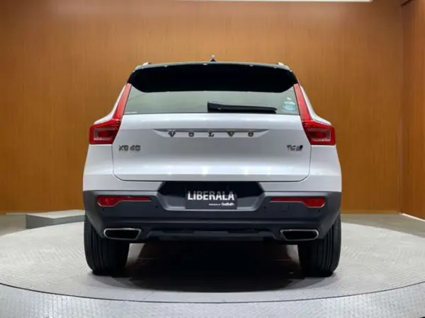 Volvo XC40 T4 AWD R-Design 4WD harman/kardon 360° Camera ACC Power Tailgate Half Leather Seats Seat Heater Power Seat Auto Hold Genuine Navigation IntelliSafe Lane Assist Blind Spot ETC (Crystal White Pearl) — photo 9