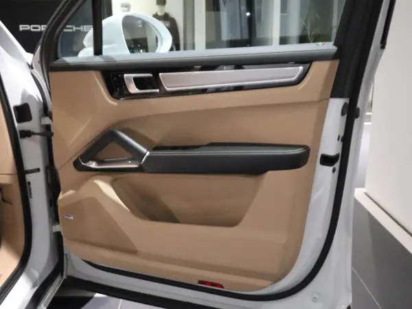 2019 Porsche Cayenne — photo 8 | Tuminion Kenya