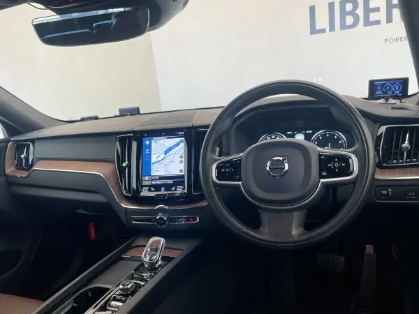 2021 Volvo Xc60 — photo 2