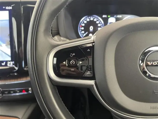 2021 Volvo Xc60 — photo 3