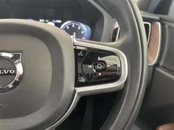 Volvo XC60 B5 AWD Inscription 4WD Harman Kardon Heated Seats (White) — photo 7