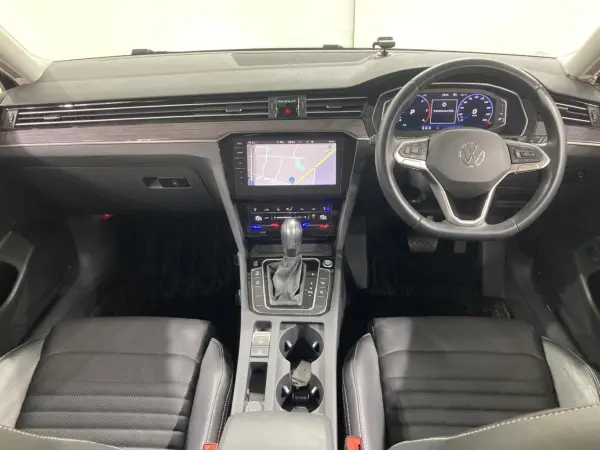 2021 Volkswagen Passat — photo 2