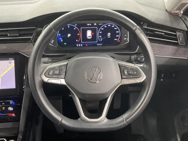 2021 Volkswagen Passat — photo 3