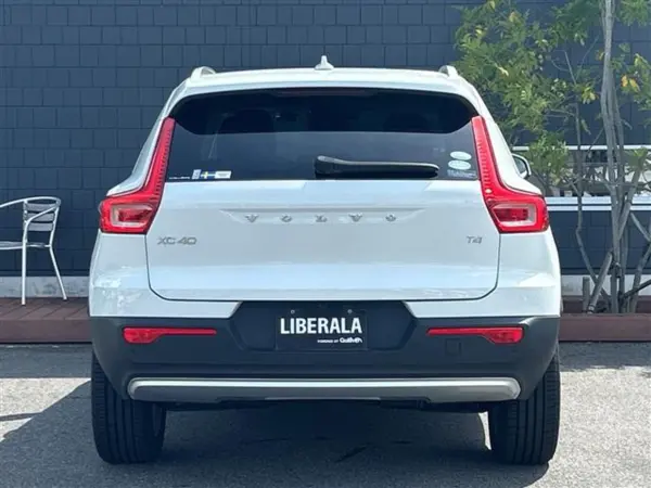 Volvo XC40 T4 Momentum — photo 9