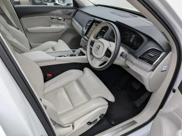 Volvo XC90 Recharge Plug-in Hybrid T8 AWD Inscription 4WD — photo 9