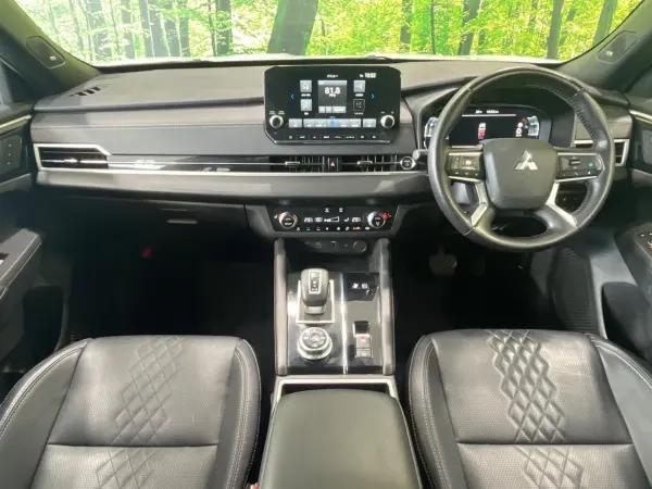 2024 Mitsubishi Outlander — photo 2