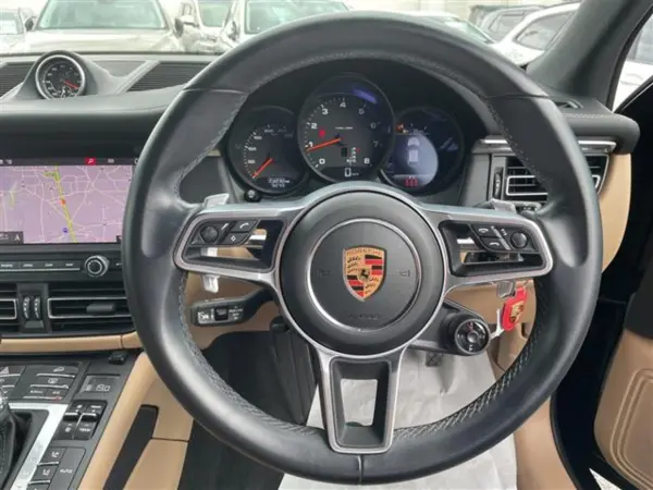 Porsche Macan PDK 4WD Sport Chrono P ACC Lane Change (Black) — photo 7