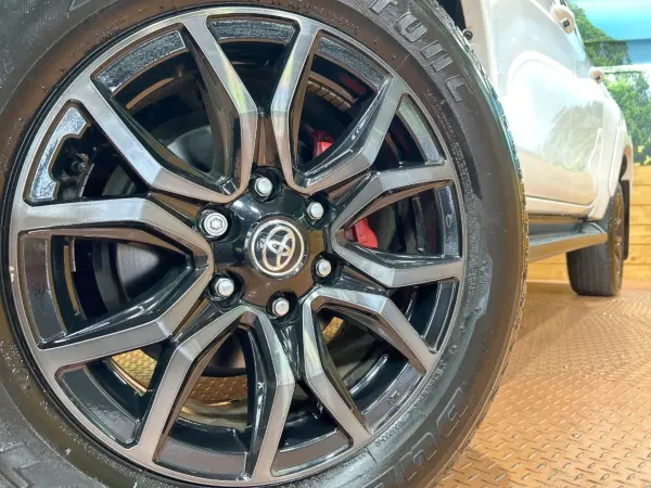 2023 Toyota Hilux — photo 9 | Tuminion Kenya