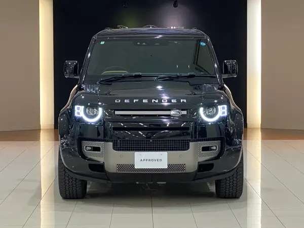 Land Rover Defender 110 X Dynamic HSE 3.0L D300 Diesel Turbo 4WD 5-Seater Air Suspension Open Sunroof Fixed Side Step 20AW Digital Mirror Seat Cooler & Heater Rear Seat Heater Steering Heater HUD Privacy Glass Rear Scuff Plate (Santorini Black Metallic) — photo 7