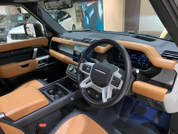 2024 Landrover Defender — photo 2