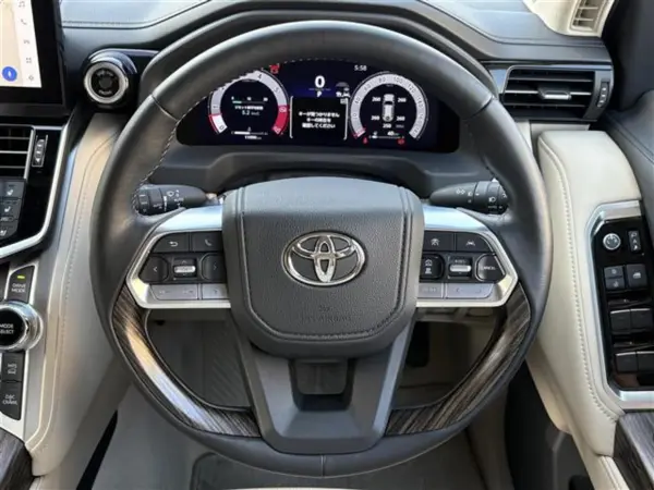 2025 Toyota Landrcuiser 300 — photo 8 | Tuminion Kenya
