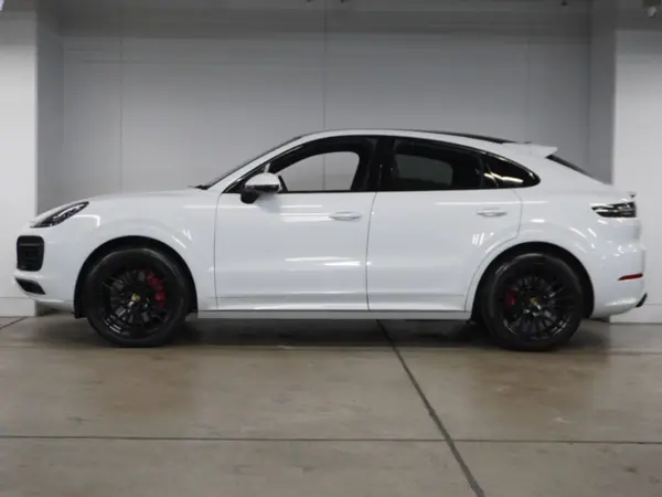 2021 Porsche Cayenne — photo 3