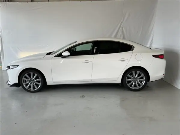 2023 Mazda 3 Fastback — photo 3