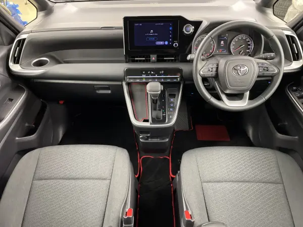 2022 Toyota Noah — photo 2 | Tuminion Kenya