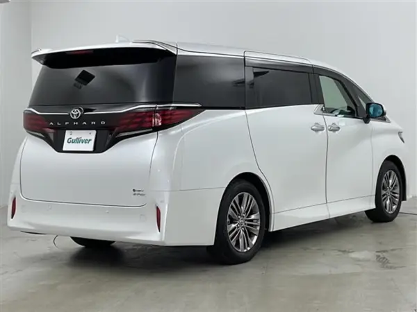 2023 Toyota Alphard — photo 3