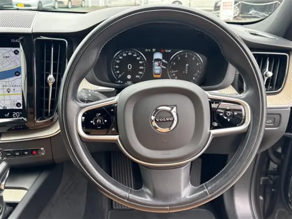 2019 Volvo Xc60 — photo 3 | Tuminion Kenya