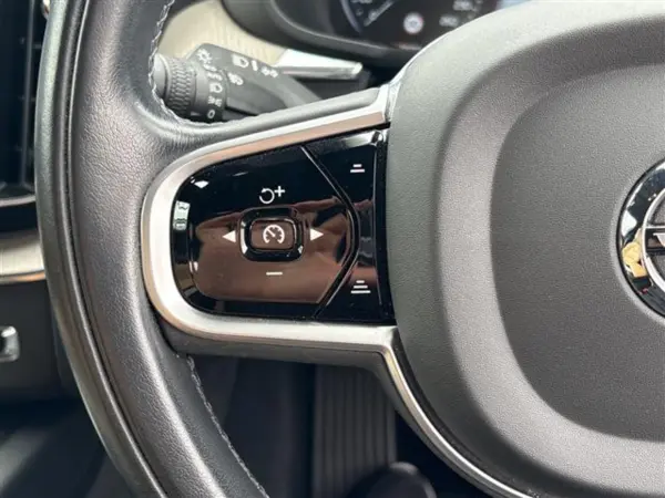2019 Volvo Xc60 — photo 7 | Tuminion Kenya