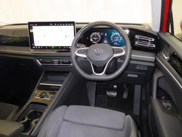 2025 Volkswagen Tiguan — photo 2