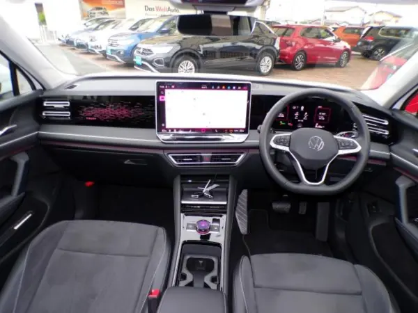 2025 Volkswagen Tiguan — photo 2