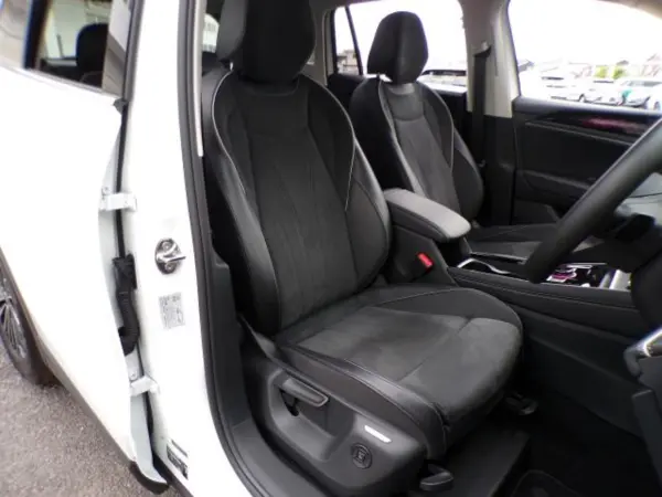 Volkswagen Tiguan eTSI Elegance (White) — photo 8