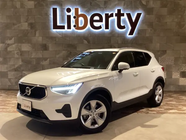 2023 Volvo Xc40 — photo 1