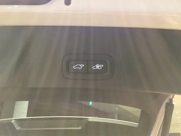 2023 Volvo Xc40 — photo 3 | Tuminion Kenya