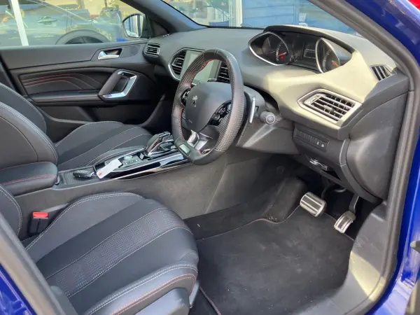 Peugeot 308 GT Line — photo 9