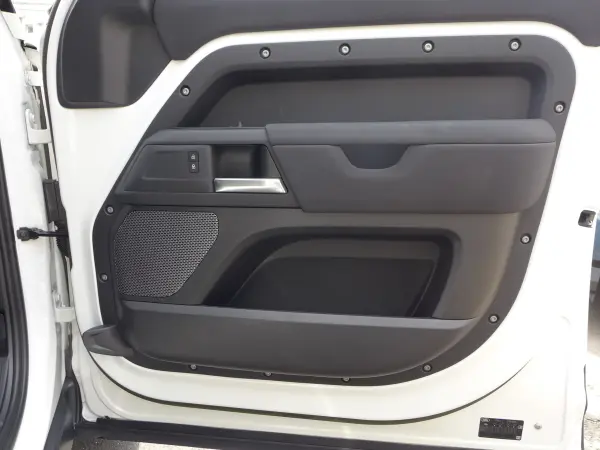 2023 Landrover Defender — photo 8 | Tuminion Kenya