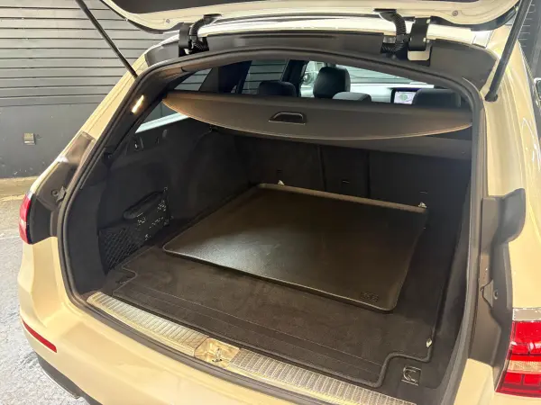 Mercedes-Benz E-Class Wagon E300 Sport Exclusive Package / Panoramic Sliding Roof / Burmester Surround Sound System / Nappa Leather Seats / Seat Heater / Power Seats / Drive Recorder Installed / MBUX Equipped / Certified Used Car (Diamond White) — photo 7