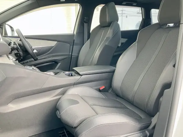 2022 Peugeot 5008 — photo 8 | Tuminion Kenya