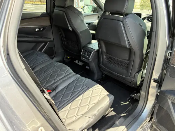 2024 Peugeot 5008 — photo 9 | Tuminion Kenya