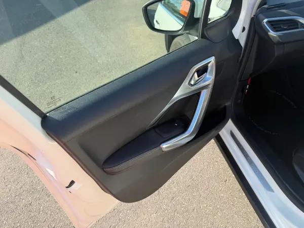 2020 Peugeot 2008 — photo 9 | Tuminion Kenya