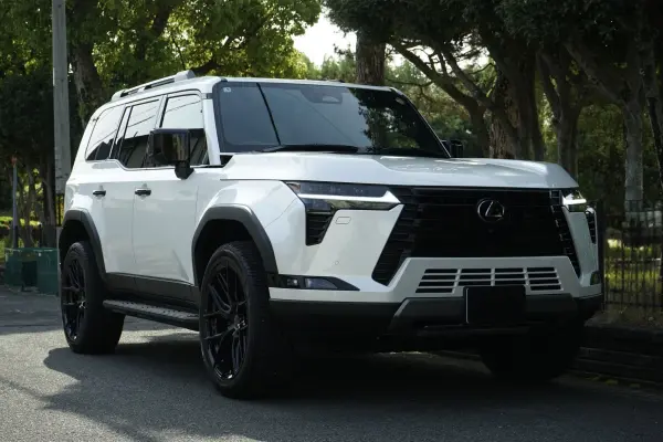 2025 Lexus Gx — photo 1