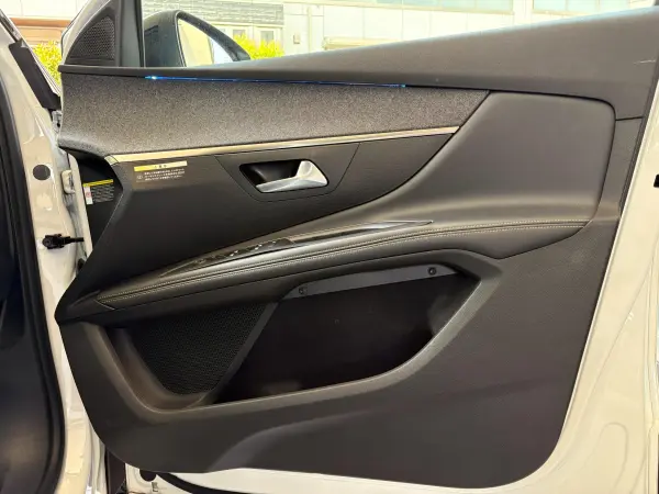 2020 Peugeot 5008 — photo 9 | Tuminion Kenya