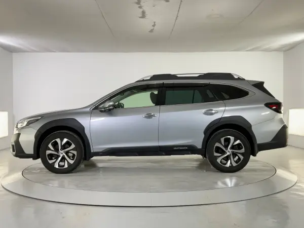 2022 Subaru Legacy Outback — photo 3 | Tuminion Kenya