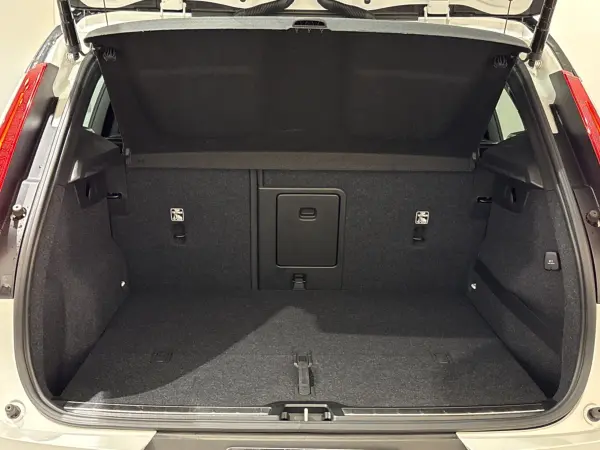 2019 Volvo Xc40 — photo 2 | Tuminion Kenya