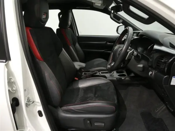 2023 Toyota Hilux — photo 8 | Tuminion Kenya