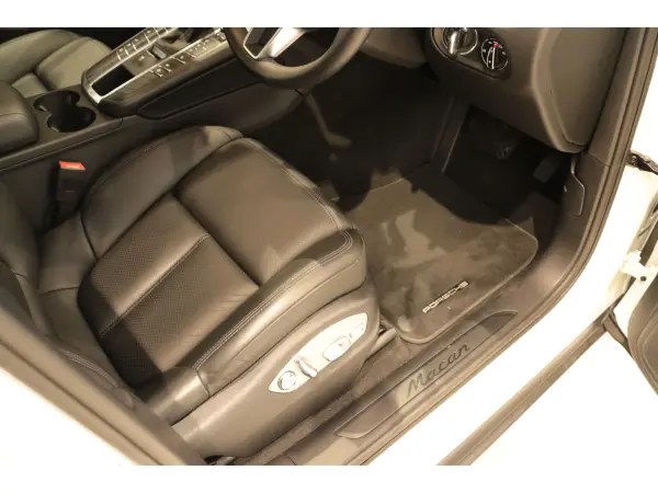 2020 Porsche Macan — photo 9 | Tuminion Kenya