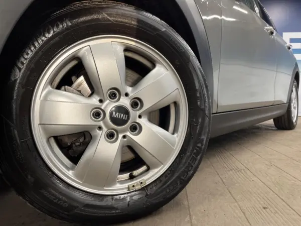 2022 Mini Cooper — photo 9 | Tuminion Kenya