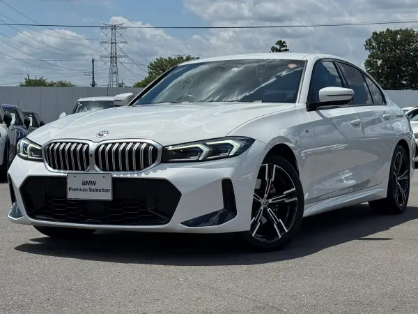 BMW 3 Series 320d xDrive M Sport Diesel Turbo 4WD Comfort Package Head-up Display ACC 18-inch AW Touch Panel Navi Surround View Camera Black Partial Leather Power Seats Seat Heaters Paddle Shift Drive Assist Wireless Charging Bluetooth ETC Power Trunk Non-Smoker (Alpine White)
