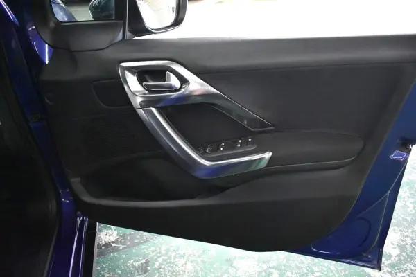 2015 Peugeot 2008 — photo 8 | Tuminion Kenya