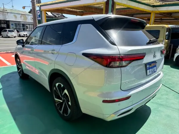 2023 Mitsubishi Outlander — photo 3 | Tuminion Kenya