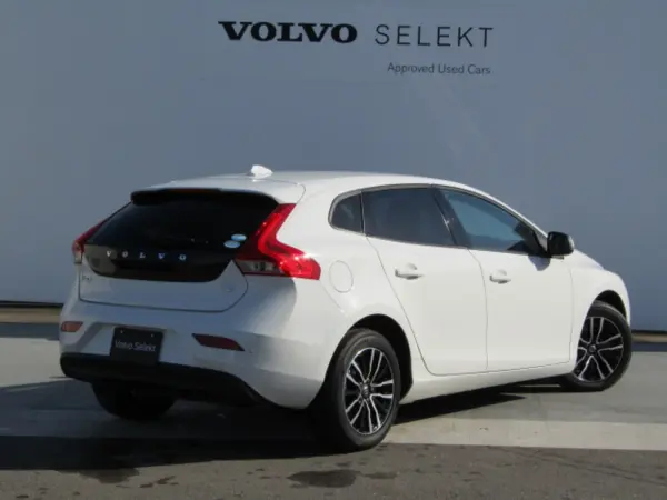 2018 Volvo V40 — photo 2 | Tuminion Kenya