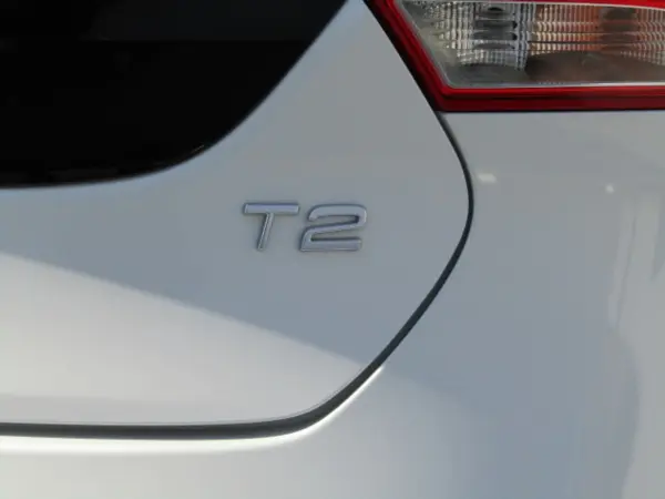 2018 Volvo V40 — photo 8 | Tuminion Kenya